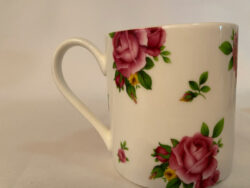 Royal Albert New Country Roses mug White Red
