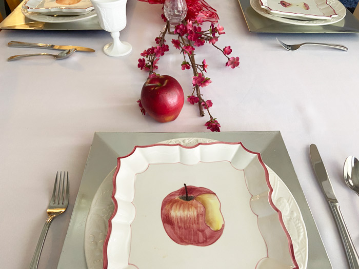 This is the Disappearing apple by Vietri. 4 plates show the progression of eating an apple.